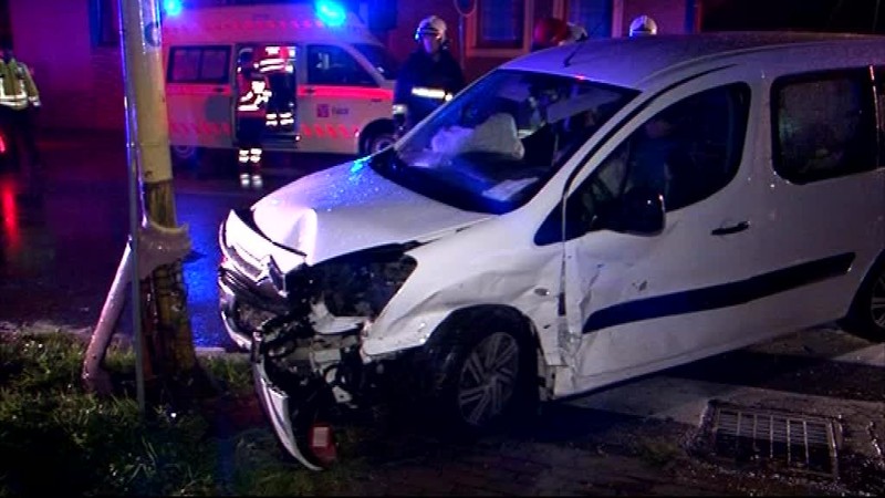 Nevšimol si stopku a vyletel na hlavnú cestu. Došlo k vážnej nehode