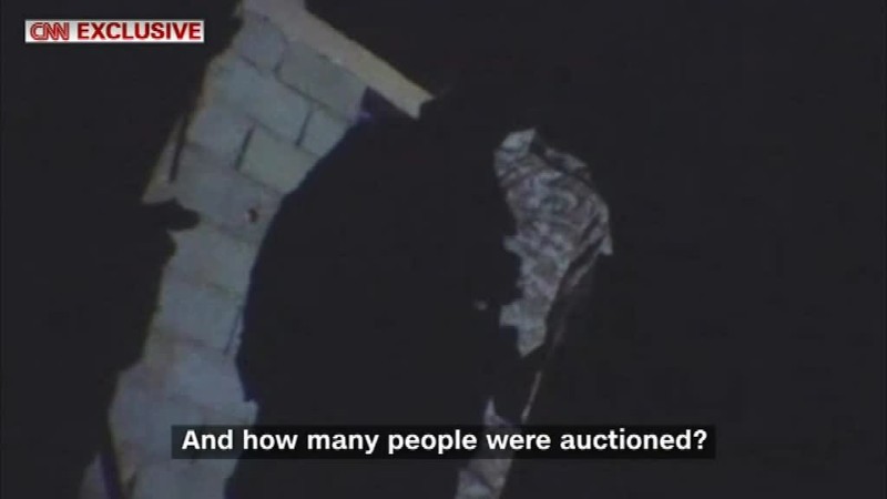 Migranti bez peňazí sú v Líbyi predávaní na dražbách