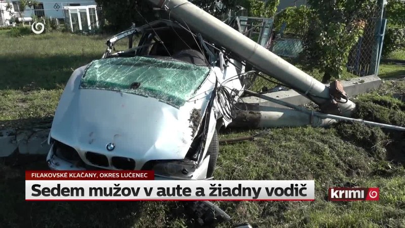 Sedem mužov v aute a žiadny vodič