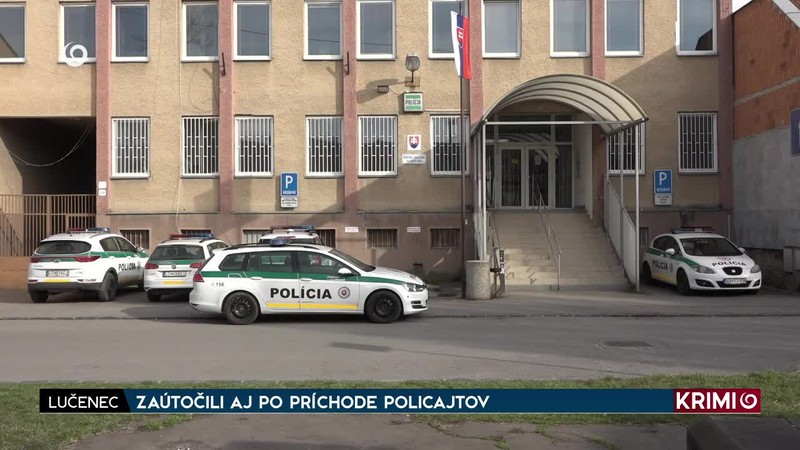 ZAÚTOČILI AJ PO PRÍCHODE POLICAJTOV