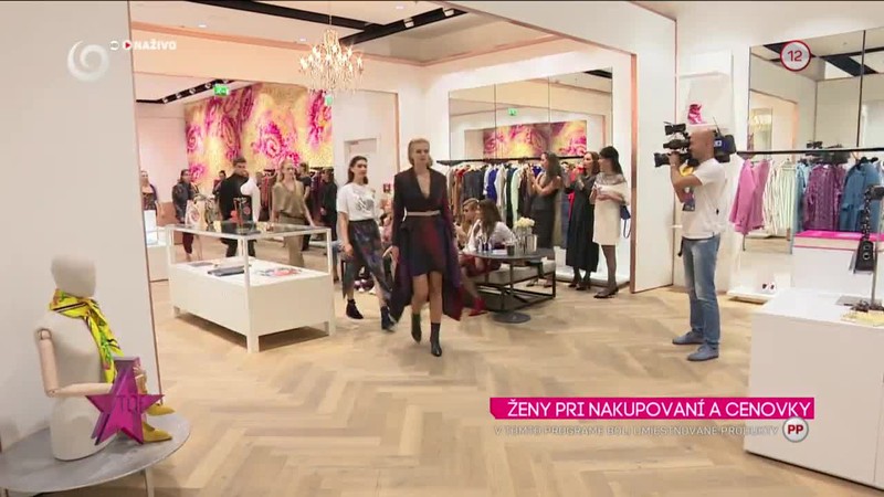 ŽENY PRI NAKUPOVANÍ A CENOVKY