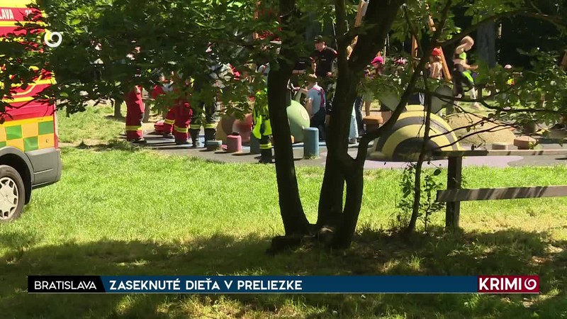 ZASEKNUTÉ DIEŤA V PRELIEZKE