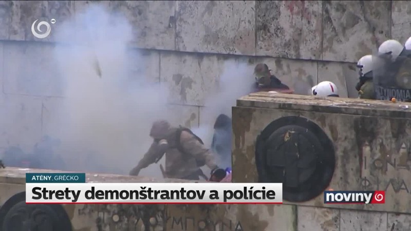 Strety demonštrantov a polície