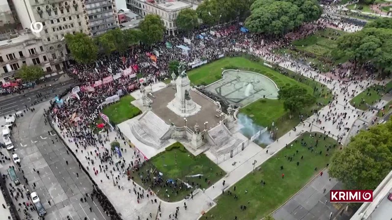 ZLODEJ SKOČIL HLAVIČKU DO OKNA