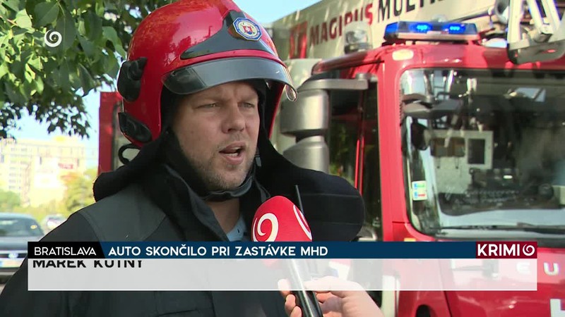 AUTO SKONČILO PRI ZASTÁVKE MHD