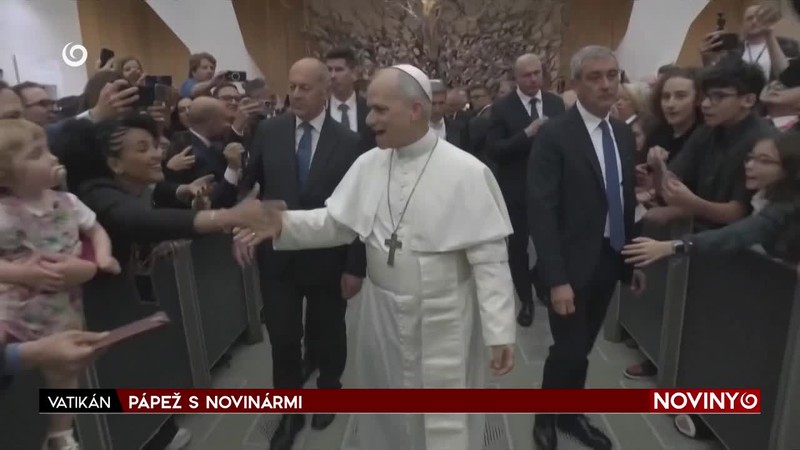 PÁPEŽ S NOVINÁRMI