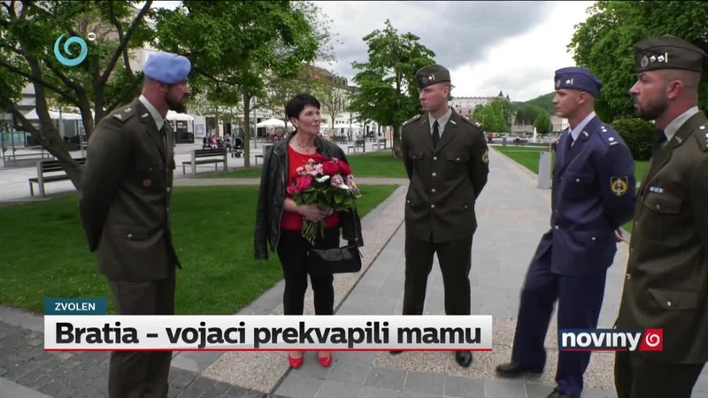 Bratia - vojaci prekvapili mamu
