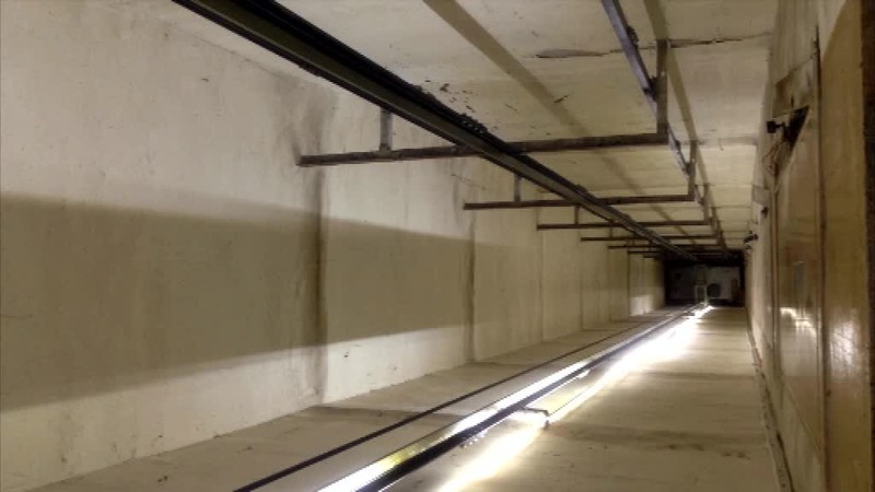 Pri oprave výťahu sa dvaja muži zrútili z ôsmeho poschodia