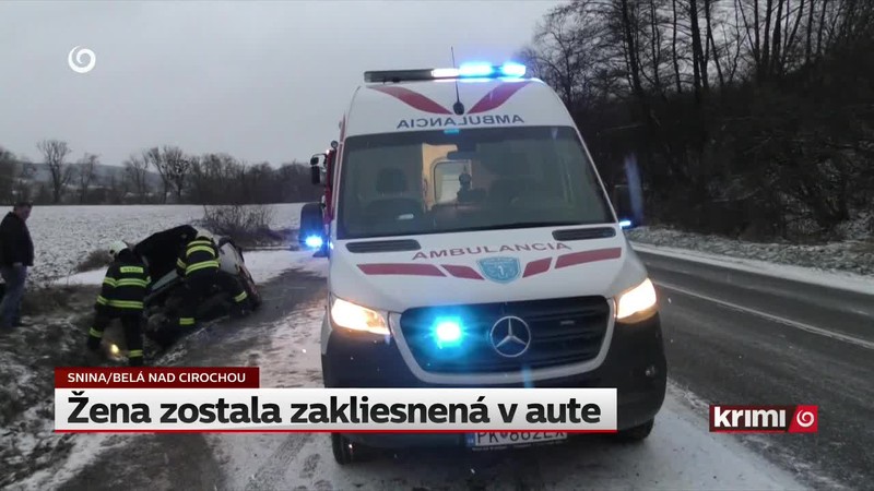 Žena zostala zakliesnená v aute