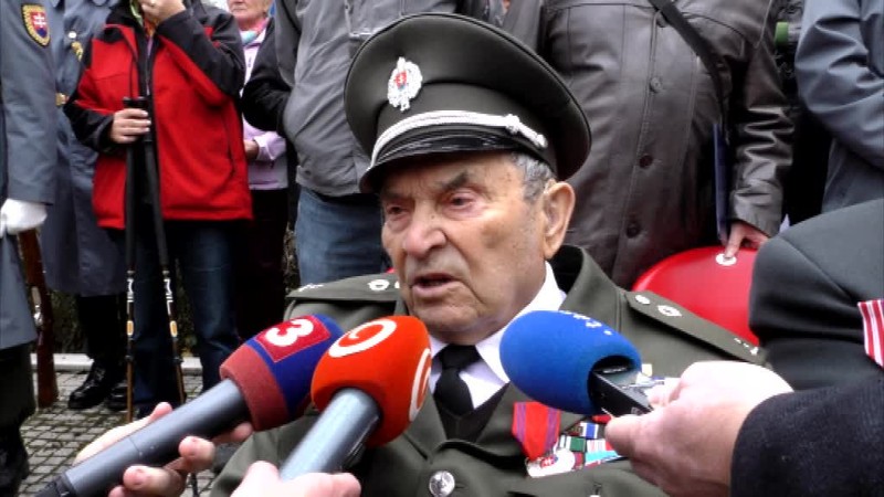 Pod Duklou zavládlo prímerie. Kiska a Fico si podali ruky