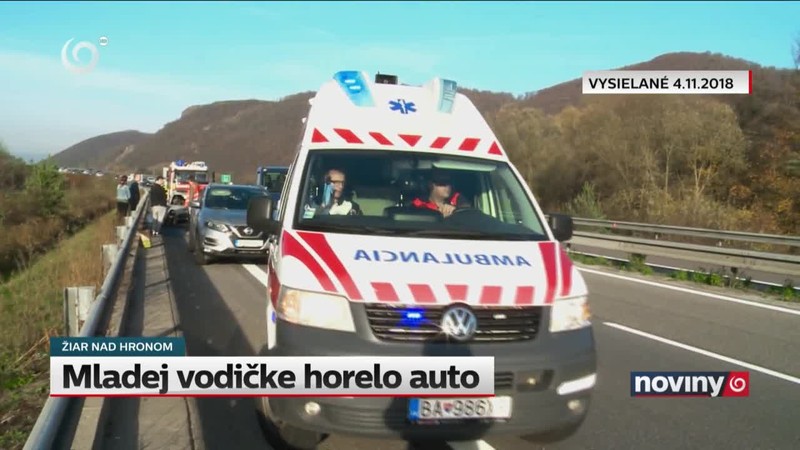Mladej vodičke horelo auto