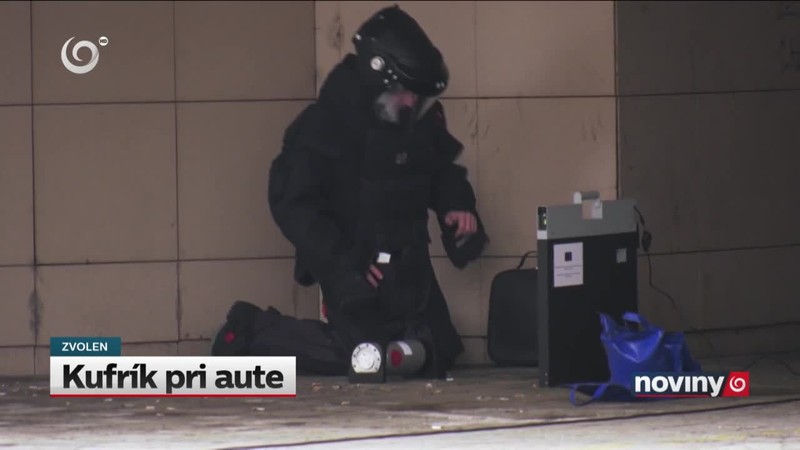 Kufrík pri aute