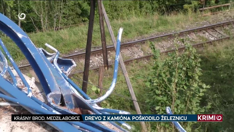 DREVO Z KAMIÓNA POŠKODILO ŽELEZNICU