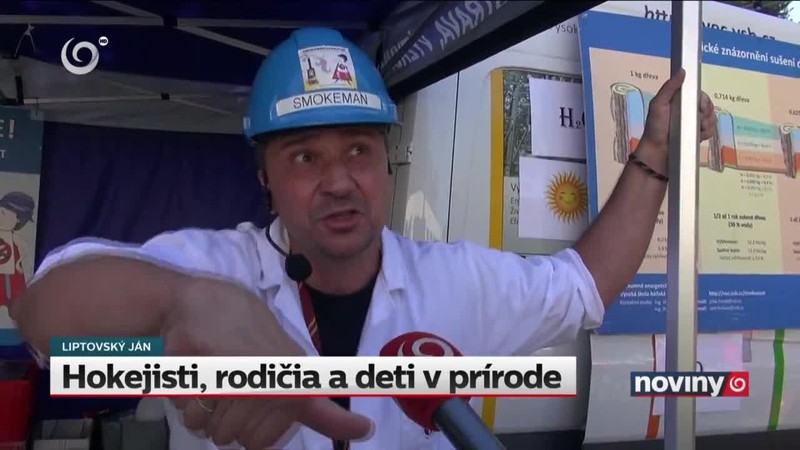 Hokejisti, rodičia a deti v prírode