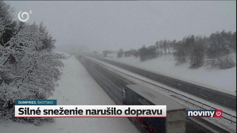 Silné sneženie narušilo dopravu