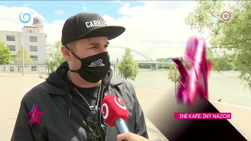 INÉ KAFE, INÝ NÁZOR