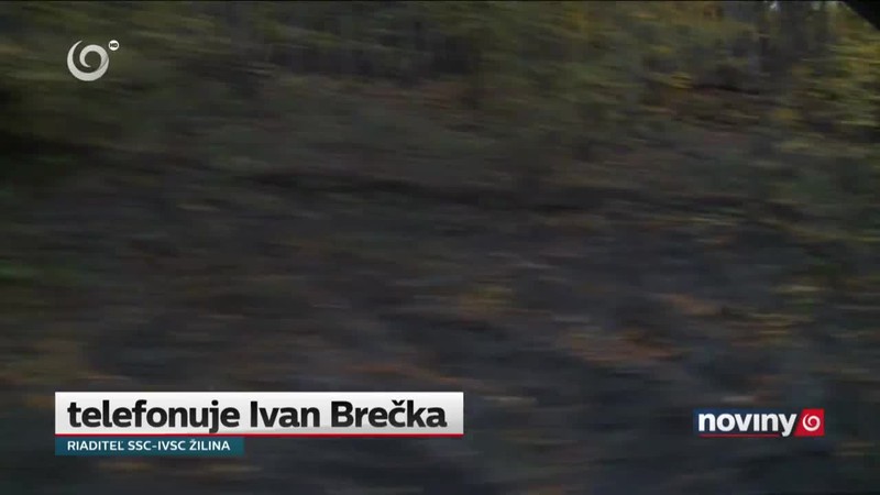 Skaly v sieťach nad cestou