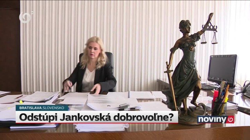 Odstúpi Jankovská dobrovoľne?