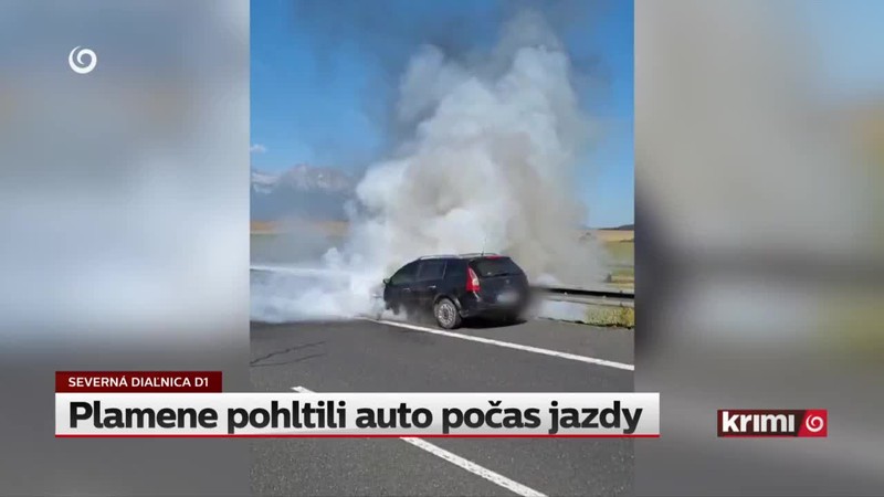 Plamene pohltili auto počas jazdy