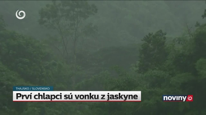 Prví chlapci sú vonku z jaskyne