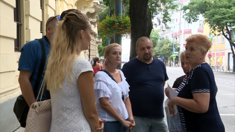 Jej muž zahynul pri páde lietadla v Hejciach. Prezidentovi prišla vrátiť jeho vyznamenania