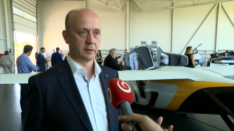 Aeromobil ide do sveta. Cena nie je pre bežných smrteľníkov