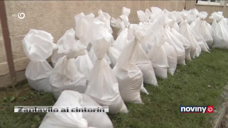 Zaplavilo aj cintorín