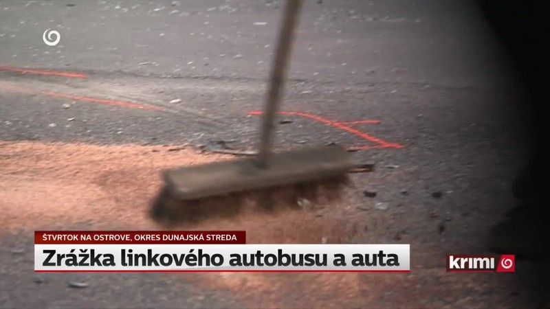 Zrážka linkového autobusu a auta