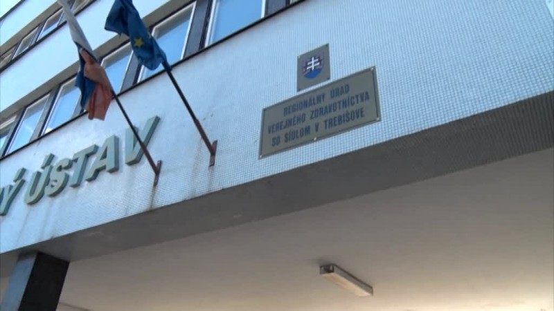 V Trebišove vypukla epidémia salmonely, traja ľudia sú vo vážnom stave
