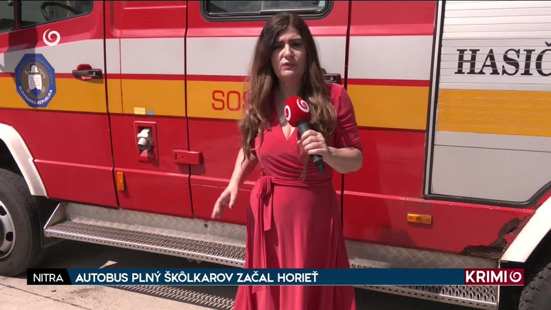 AUTOBUS PLNÝ ŠKÔLKAROV ZAČAL HORIEŤ