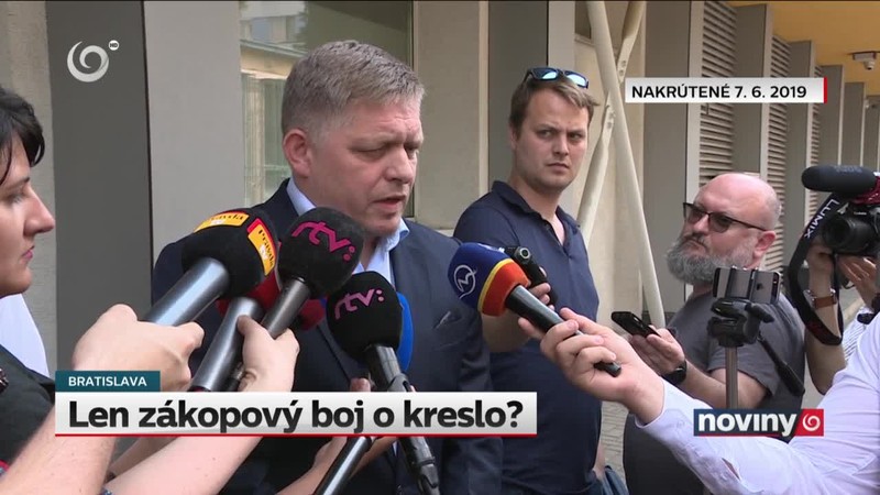 Len zákopový boj o kreslo?