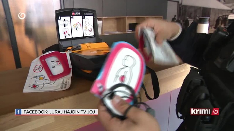 Desiatky áut vybavia defibrilátormi