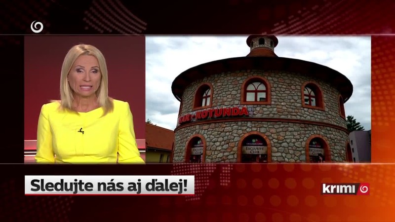 Traktor sa zrútil pod lesnú cestu