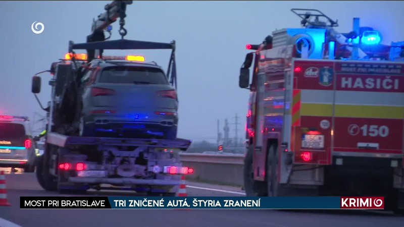 TRI ZNIČENÉ AUTÁ, ŠTYRIA ZRANENÍ