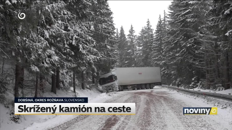 Skrížený kamión na ceste