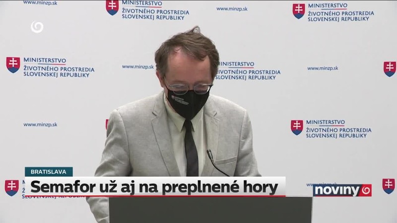 Semafor už aj na preplnené hory