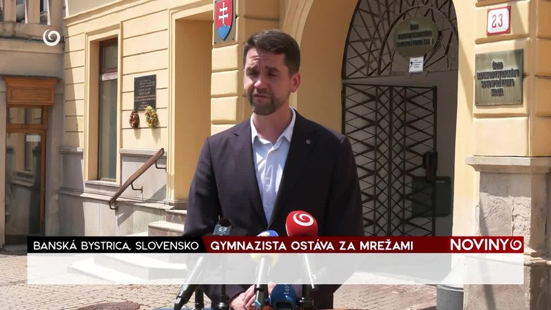 GYMNAZISTA OSTÁVA ZA MREŽAMI