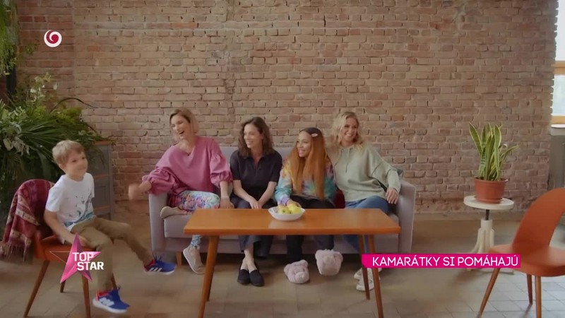 KAMARÁTKY SI POMÁHAJÚ