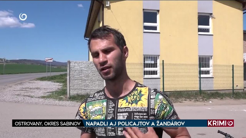 NAPADLI AJ POLICAJTOV A ŽANDÁROV