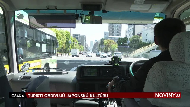 TURISTI OBDIVUJÚ JAPONSKÚ KULTÚRU