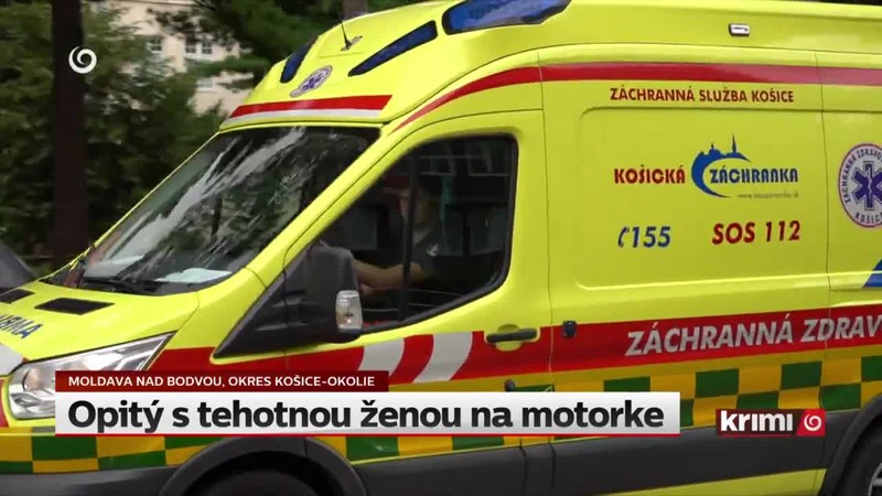 Opitý s tehotnou ženou na motorke