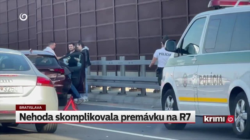 Nehoda skomplikovala premávku na R7