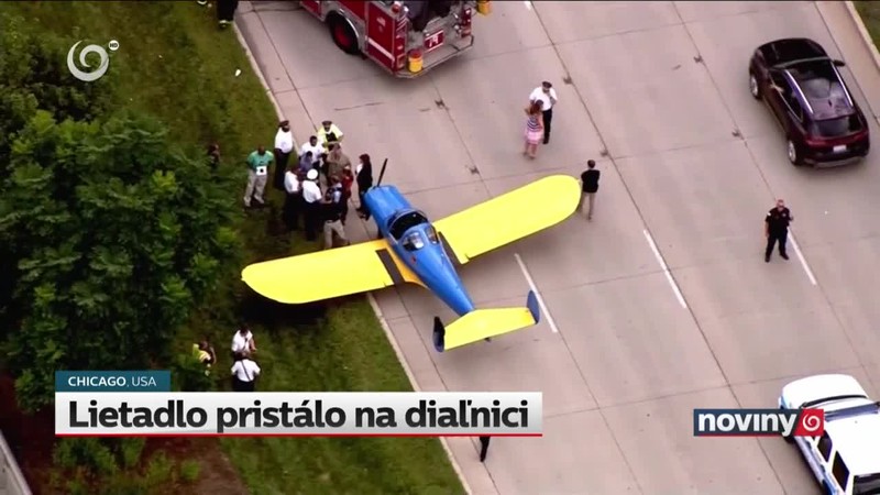 Lietadlo pristálo na diaľnici