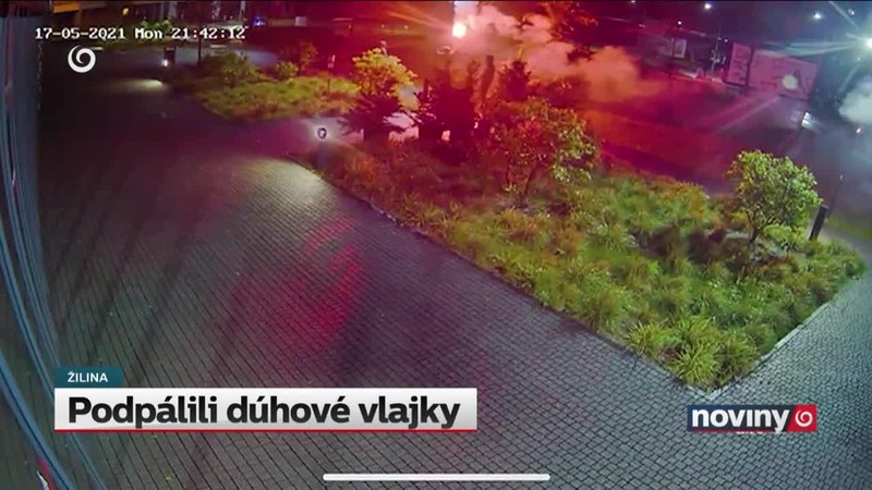 Podpálili dúhové vlajky