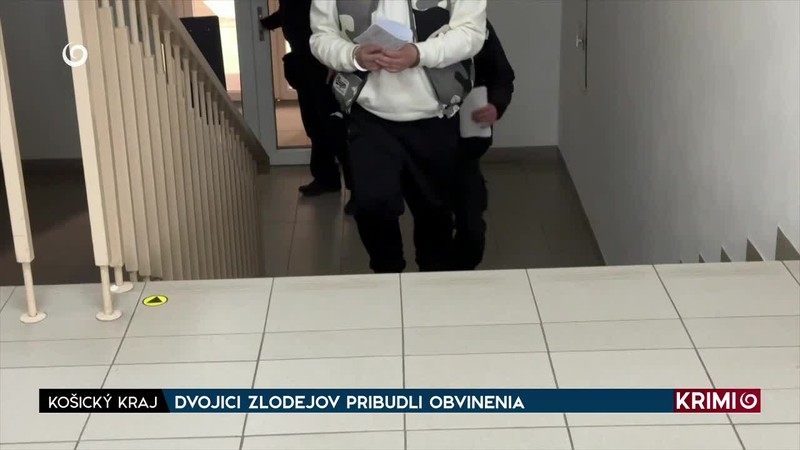 ÚTOK KOVOVOU TYČOU NA ULICI