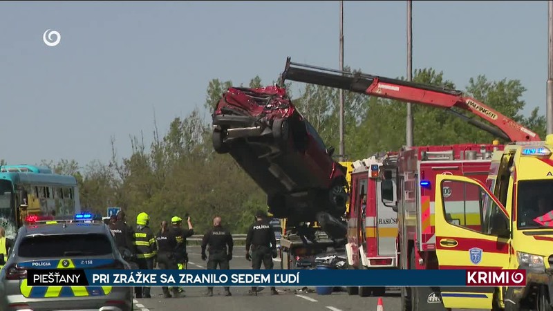 PRI ZRÁŽKE SA ZRANILO SEDEM ĽUDÍ