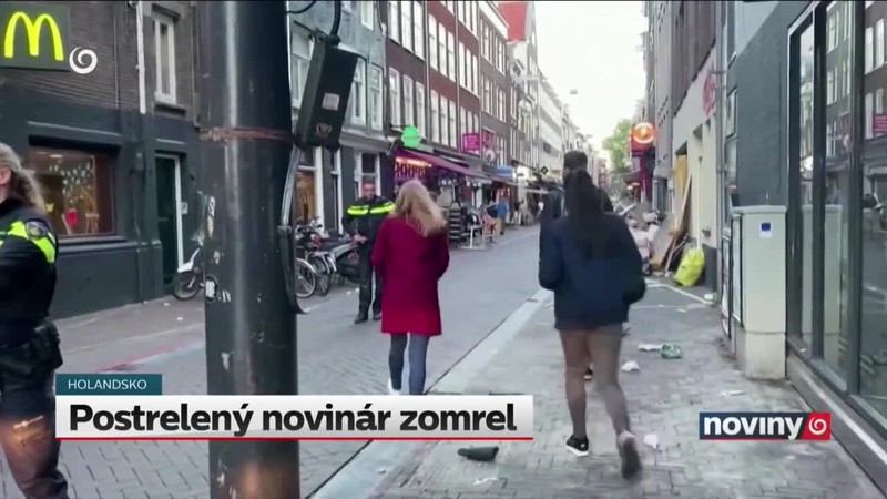 Postrelený novinár zomrel
