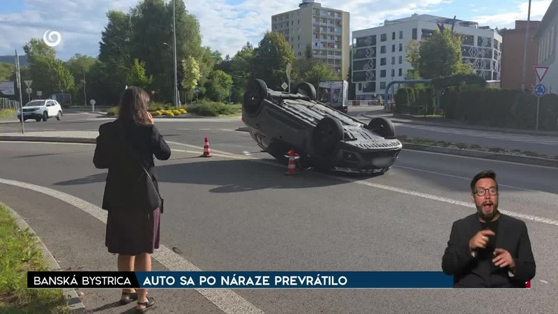 AUTO SA PO NÁRAZE PREVRÁTILO
