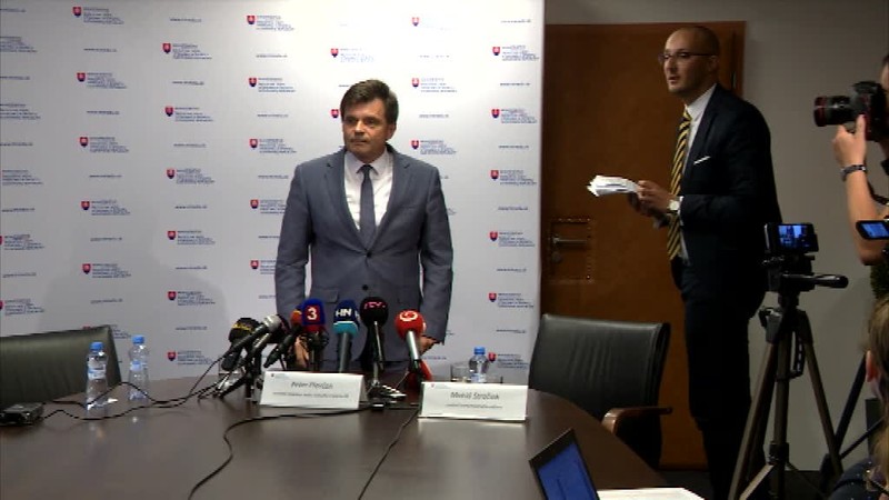 Peniaze z eurofondov dostali aj firmy, ktoré nemajú ani len počítač. Opozícia žiada radikálny krok