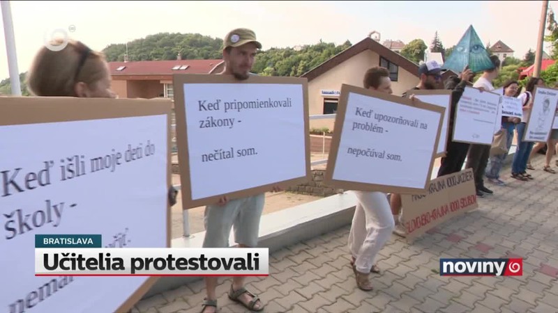 Učitelia protestovali